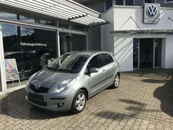 Grau Gebraucht 2002 Toyota Yaris Executive Kleinwagen | 4.980 € (Teuer)