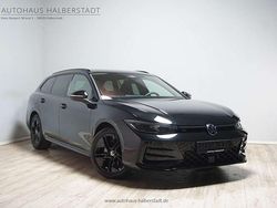 Mythosschwarz metall (metallic) Gebraucht 2024 VW Passat R-line Kombi | 41.390 € (Fairer Preis)