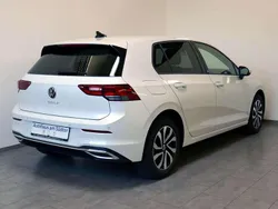 Oryxwhite perlmutteffekt/oryxwhite perlm Gebraucht 2022 VW Golf VIII Active Limousine | 20.980 € (Fairer Preis)