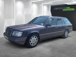 Braun Gebraucht 1994 Mercedes E220 Kombi | 11.990 €