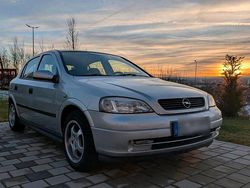 Silber Gebraucht 2000 Opel Astra Limousine | 2.200 € (Etwas zu teuer)