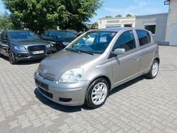 Grau Gebraucht 2005 Toyota Yaris Sol Limousine | 1.900 € (Fairer Preis)