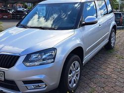 Brilliantsilber Gebraucht 2015 Skoda Yeti Active SUV | 6.950 € (Fairer Preis)