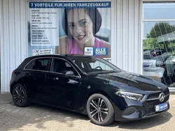 Kosmosschwarz Gebraucht 2024 Mercedes A180 Advanced Limousine | 29.447 € (Fairer Preis)