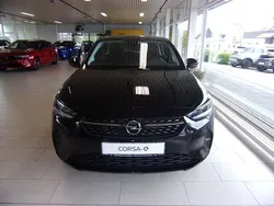 Schwarz (karbon schwarz metallic) Gebraucht 2023 Opel Corsa-e Elegance Kleinwagen | 23.550 € (Etwas zu teuer)