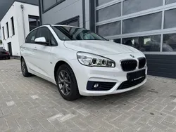 Weiß Gebraucht 2016 BMW 218 Active Tourer Sport Line Van / Kleinbus | 8.290 € (Superpreis)