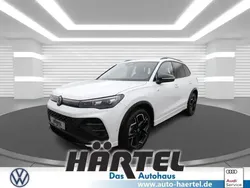 Oryxweiß perleffekt (white), pearl effect Neu 2024 VW Tiguan Style SUV | 47.600 € (Fairer Preis)