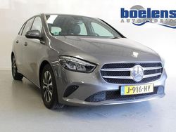 Grau Gebraucht 2020 Mercedes B180 Business Van / Kleinbus | 17.815 € (Fairer Preis)