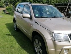 Gold Gebraucht 2009 Suzuki Grand Vitara SUV | 8.500 € (Etwas zu teuer)