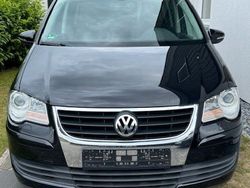 Schwarz Gebraucht 2010 VW Touran Trendline Van / Kleinbus | 3.900 € (Guter Preis)