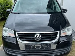 Schwarz Gebraucht 2010 VW Touran Van / Kleinbus | 3.800 € (Superpreis)