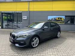 Grau Gebraucht 2020 BMW 118 Advantage Kleinwagen | 19.990 € (Etwas zu teuer)