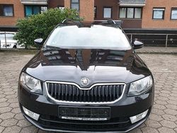 Schwarz Gebraucht 2014 Skoda Octavia Kombi | 7.250 € (Superpreis)