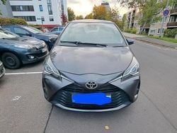 Grau Gebraucht 2018 Toyota Yaris Comfort Kleinwagen | 8.800 € (Guter Preis)