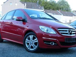 Rot Gebraucht 2011 Mercedes B160 Van / Kleinbus | 7.700 € (Fairer Preis)
