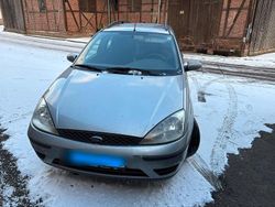 Silber Gebraucht 2004 Ford Focus Kombi | 2.500 €