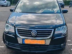 Schwarz Gebraucht 2007 VW Touran Van / Kleinbus | 4.350 € (Fairer Preis)