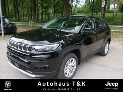 Black clear coat Neu 2025 Jeep Compass Altitude SUV | 35.990 € (Fairer Preis)
