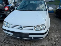 Weiß Gebraucht 1999 VW Golf IV Kleinwagen | 2.500 €
