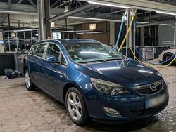 Blau Gebraucht 2011 Opel Astra Kombi | 2.000 € (Superpreis)