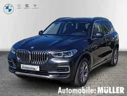 Mineralweiß metallic Gebraucht 2022 BMW X5 M Sport SUV | 63.990 € (Fairer Preis)
