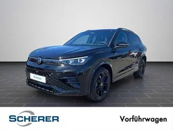 Grenadillschwarz metallic (metallic) Gebraucht 2025 VW Tiguan R-line SUV | 52.980 € (Teuer)