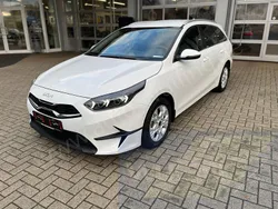 Weiß Gebraucht 2024 Kia Ceed Sportswagon Vision Kombi | 24.490 € (Guter Preis)