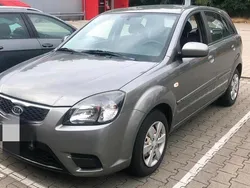 Grau Gebraucht 2010 Kia Rio 2 Limousine | 4.000 € (Etwas zu teuer)