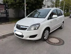 Weiß Gebraucht 2010 Opel Zafira Edition Van / Kleinbus | 5.099 € (Fairer Preis)