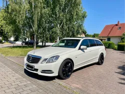 Weiß Gebraucht 2011 Mercedes E200 Avantgarde Kombi | 10.400 € (Guter Preis)