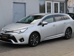Silber Gebraucht 2018 Toyota Avensis Team Kombi | 16.980 € (Fairer Preis)