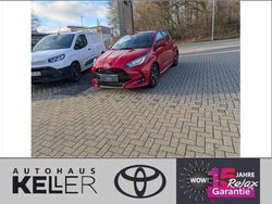 Karminarot metallic Neu 2025 Toyota Yaris Hybrid Kleinwagen | 28.160 € (Etwas zu teuer)