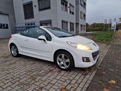 Weiß Gebraucht 2011 Peugeot 207 CC Roland Garros Cabrio | 4.100 € (Fairer Preis)