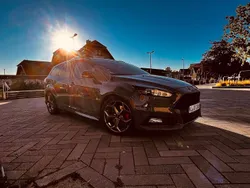 Grau Gebraucht 2016 Ford Focus ST Kombi | 11.990 € (Guter Preis)