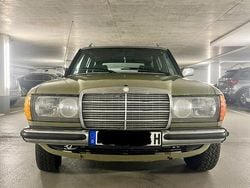 Grün Gebraucht 1984 Mercedes 240 Kombi | 6.000 €
