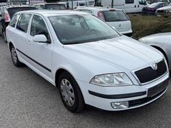Weiß Gebraucht 2008 Skoda Octavia Ambiente Kombi | 1.799 € (Guter Preis)