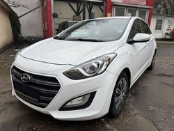 Polar white Gebraucht 2017 Hyundai i30 Premium Limousine | 10.400 € (Superpreis)