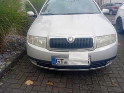 Silber Gebraucht 2003 Skoda Fabia Kleinwagen | 1.500 €