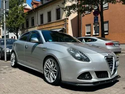 Silber Gebraucht 2012 Alfa Romeo Giulietta Turismo Kleinwagen | 9.750 €