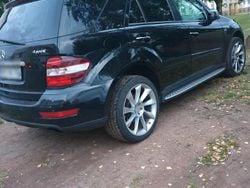 Schwarz Gebraucht 2010 Mercedes ML300 SUV | 12.000 €
