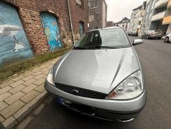 Grau Gebraucht 2004 Ford Focus Kombi | 1.000 € (Fairer Preis)