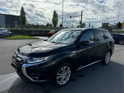 Schwarz Gebraucht 2016 Mitsubishi Outlander P-HEV Top SUV | 13.599 € (Fairer Preis)