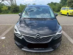 Schwarz Gebraucht 2017 Opel Zafira Tourer Van / Kleinbus | 7.000 € (Guter Preis)