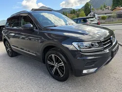 Grau Gebraucht 2016 VW Tiguan Highline SUV | 18.999 € (Etwas zu teuer)
