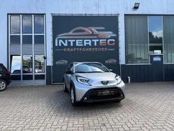 Silber Gebraucht 2023 Toyota Aygo Business Edition Kleinwagen | 16.499 € (Fairer Preis)