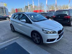 Weiß Gebraucht 2015 BMW 218 Active Tourer Sport Line Van / Kleinbus | 9.999 € (Fairer Preis)