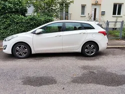 Weiß Gebraucht 2015 Hyundai i30 Limousine | 4.600 € (Guter Preis)