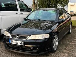 Schwarz Gebraucht 2002 Opel Vectra Limousine | 2.500 €