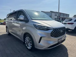 Silber Gebraucht 2024 Ford Tourneo Custom Titanium Van / Kleinbus | 49.970 € (Fairer Preis)
