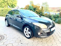 Grau Gebraucht 2010 Renault Mégane III Limousine | 3.499 € (Fairer Preis)